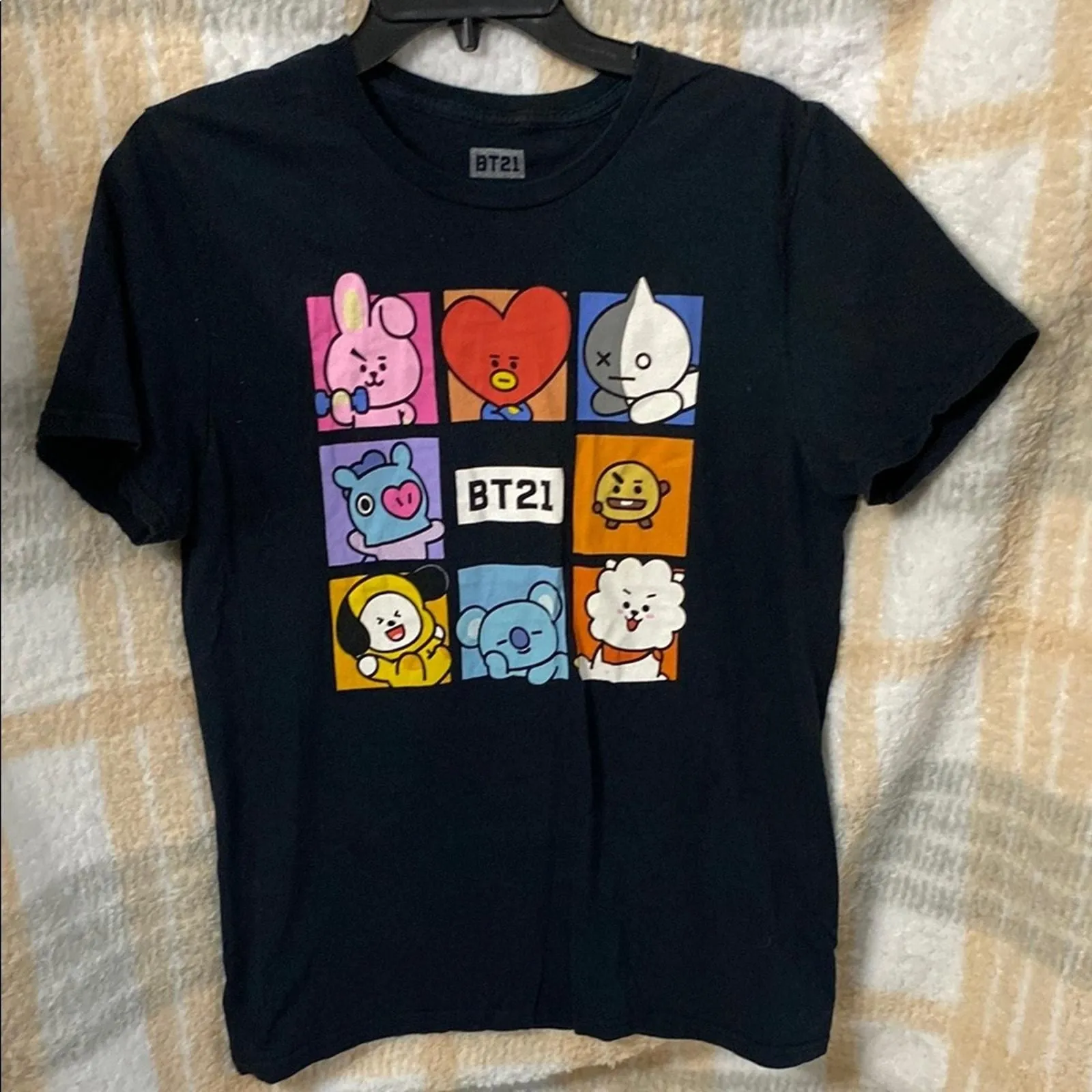 Product image for BT21 Black Graphic T-Shirt Medium 