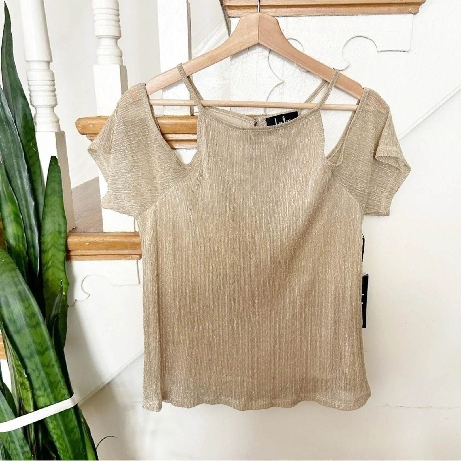 Listing Image Blurred Background