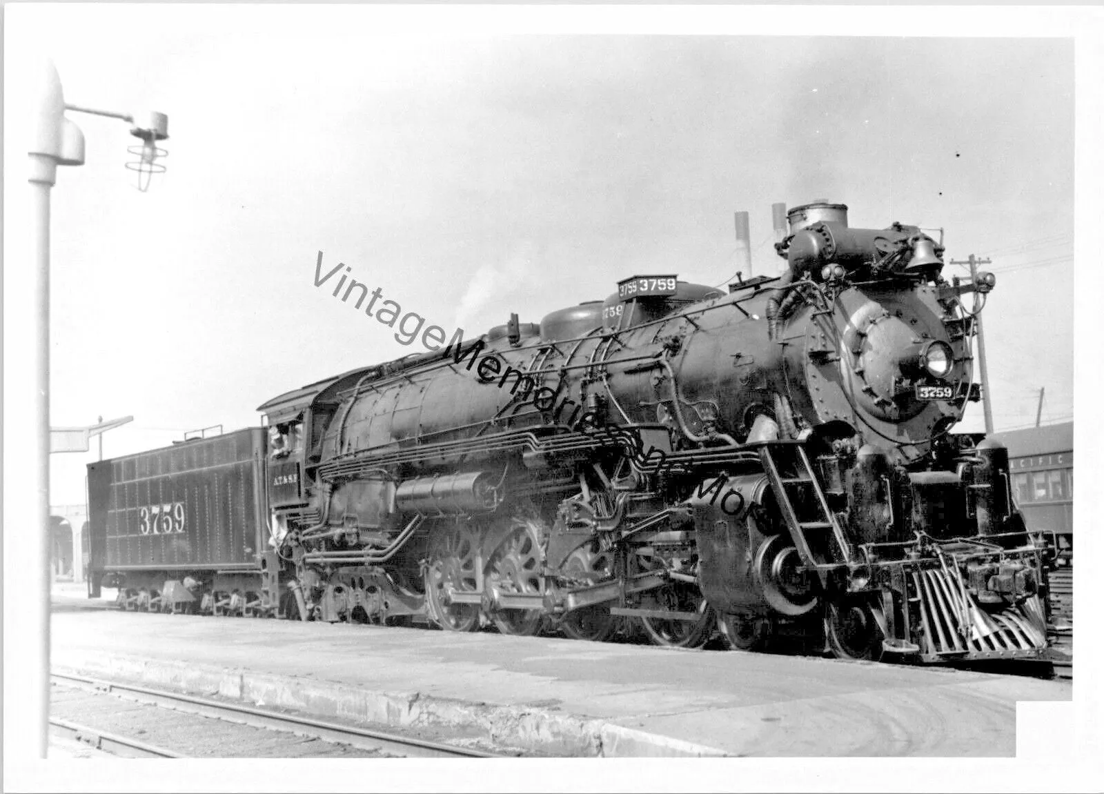 Product image for Vintage Atchison, Topeka & Santa Fe - ATFE Railway 3759 Steam Locomotive T3-438