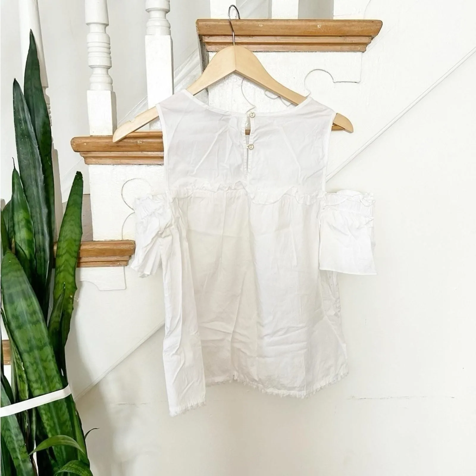 Listing Image Blurred Background