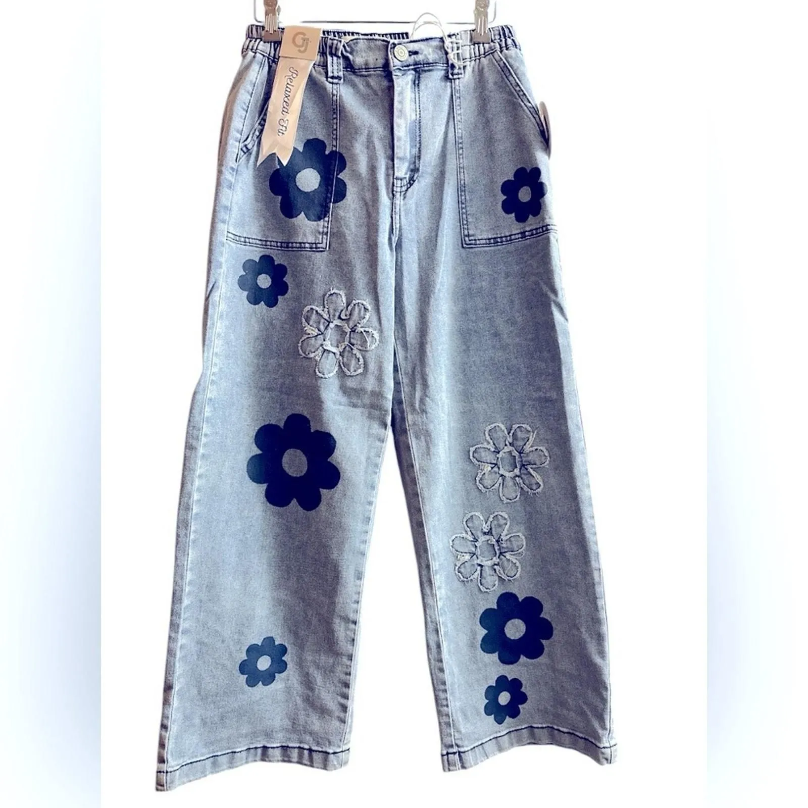 Product image for Fashion Designs Flowers Appliqué Women's Premium Denim Skater Jeans High Rise - GOGO