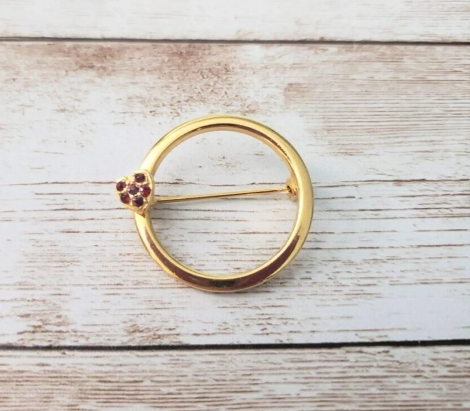 Product image for Vintage Brooch / Pin Gold Tone Circle with Heart & Red Gems - pre-owned---good