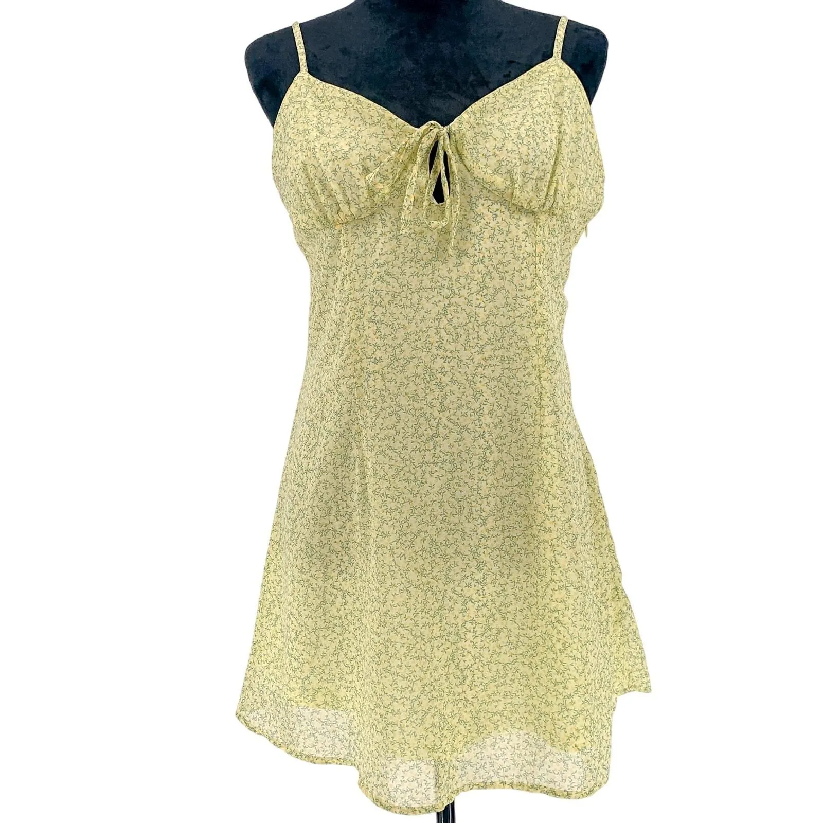 H&M Divided Cut-Out-Detail Chiffon Dress Women's Medium Yellow Green  Flowers - 179 - Medium - Dresses - pre-owned---excellent - Divided by H&M   Whatnot: Shop, Sell, Connect