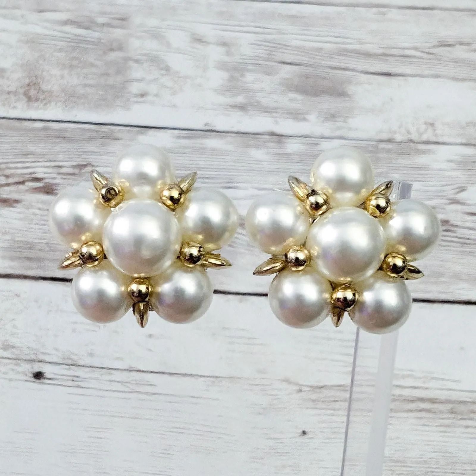 Product image for Vintage Clip On Earrings Extra Large Cream & Gold Tone Flower Like Statement - Earring - pre-owned---good