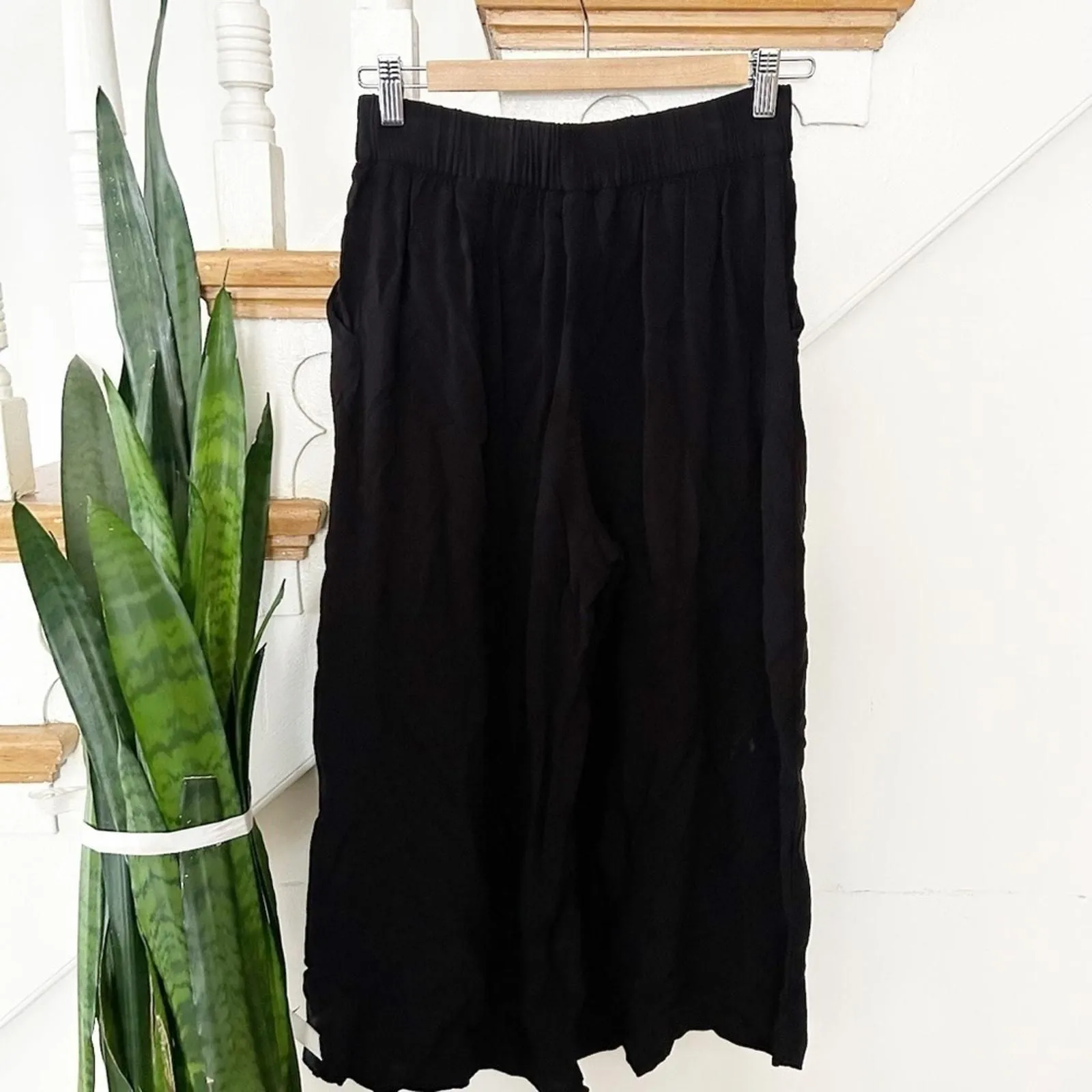 Product image for H&M Women's Black Elastic Waist Wide Leg Flowy Loungewear Pants Size 6 - new-without-tags - H&M