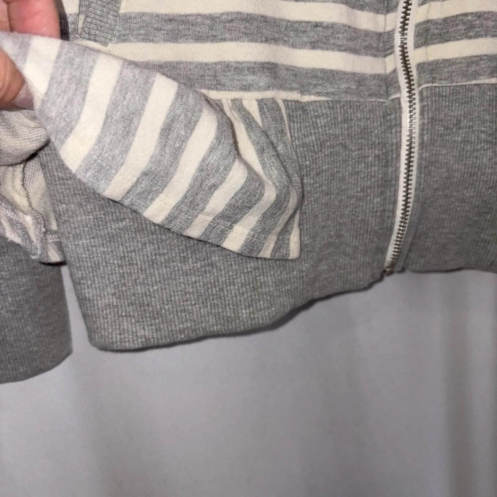 Listing Image Blurred Background