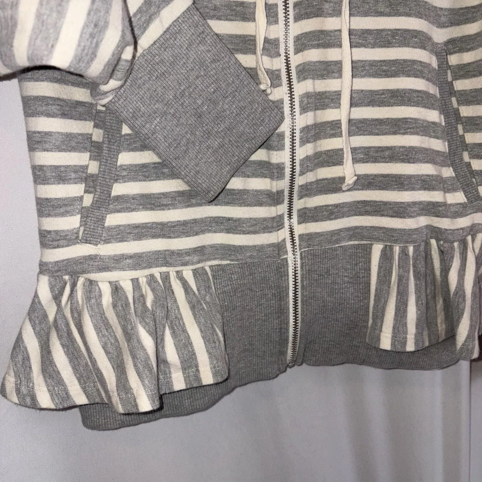 Listing Image Blurred Background