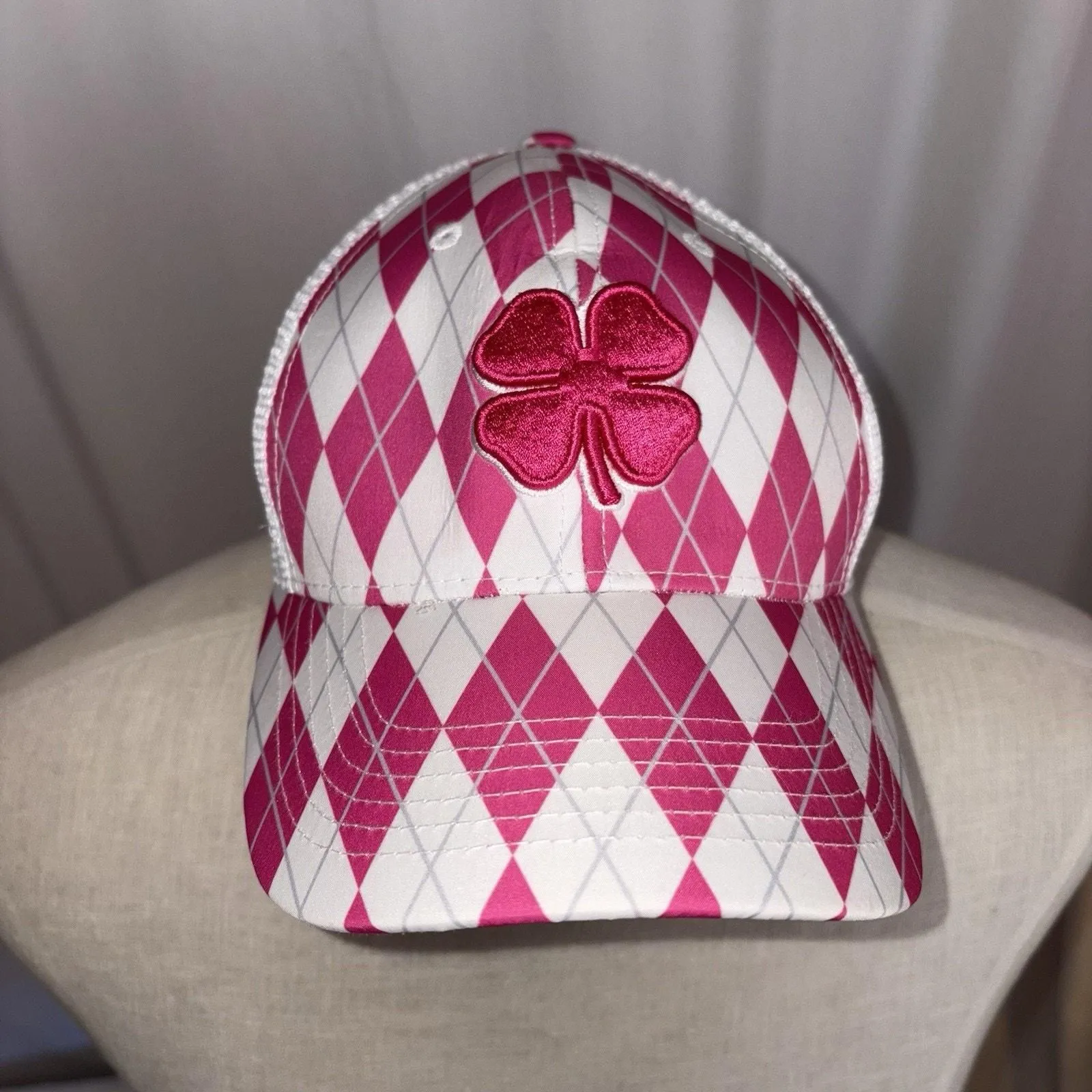 Product image for Black Clover Live Lucky Top Golf Pink Argyle Snapback Golf Trucker Hat w Mesh - Black Clover