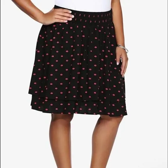 Product image for Torrid black and red tiered lip print skirt