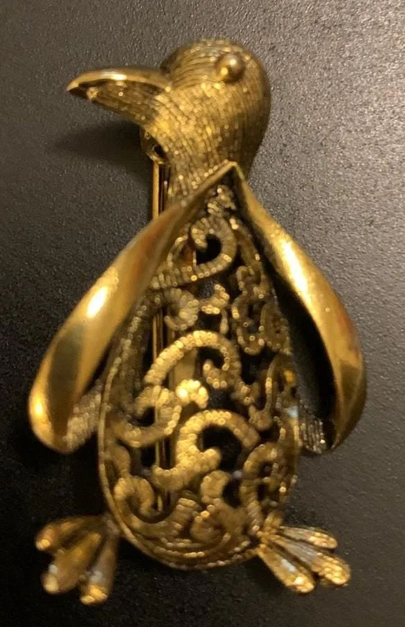 Product image for VTG Gold Tone Penquin Brooch Pin