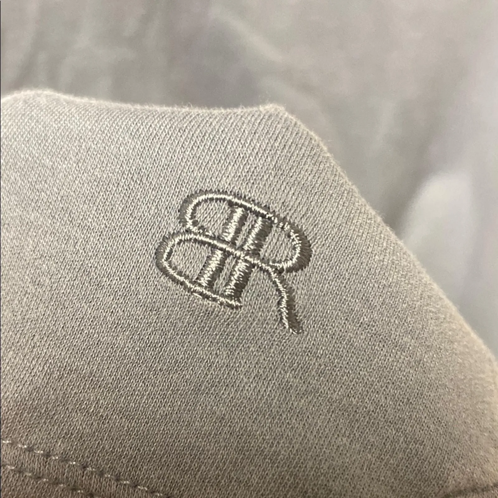 Listing Image Blurred Background