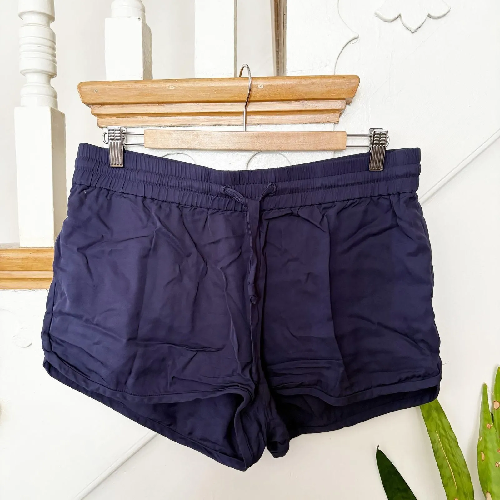 Product image for Wilfred Free Navy Blue Drawstring Waist Shorts Viscose Blend Relaxed Fit Size L - L - Bottoms - new-without-tags - Wilfred Free