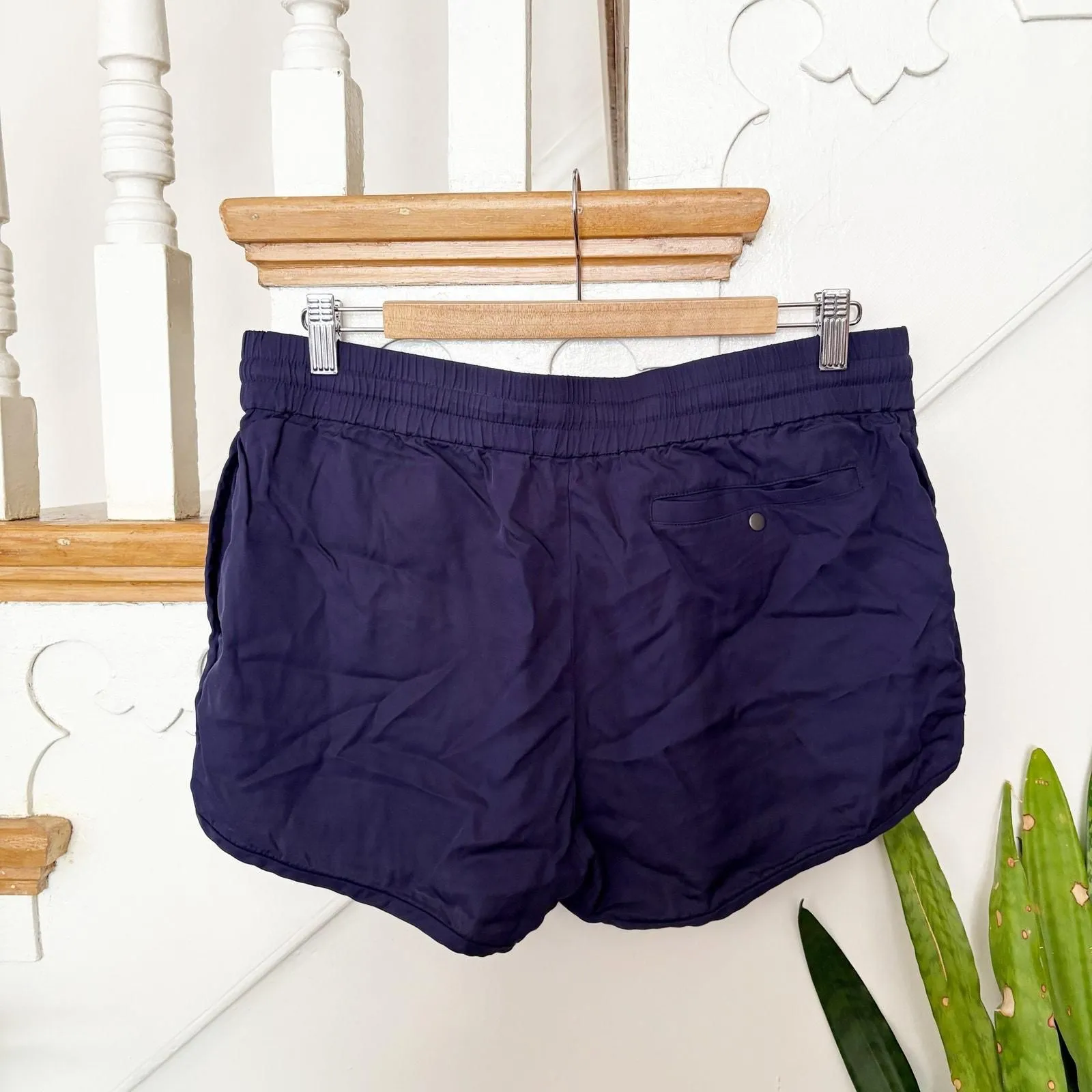 Listing Image Blurred Background