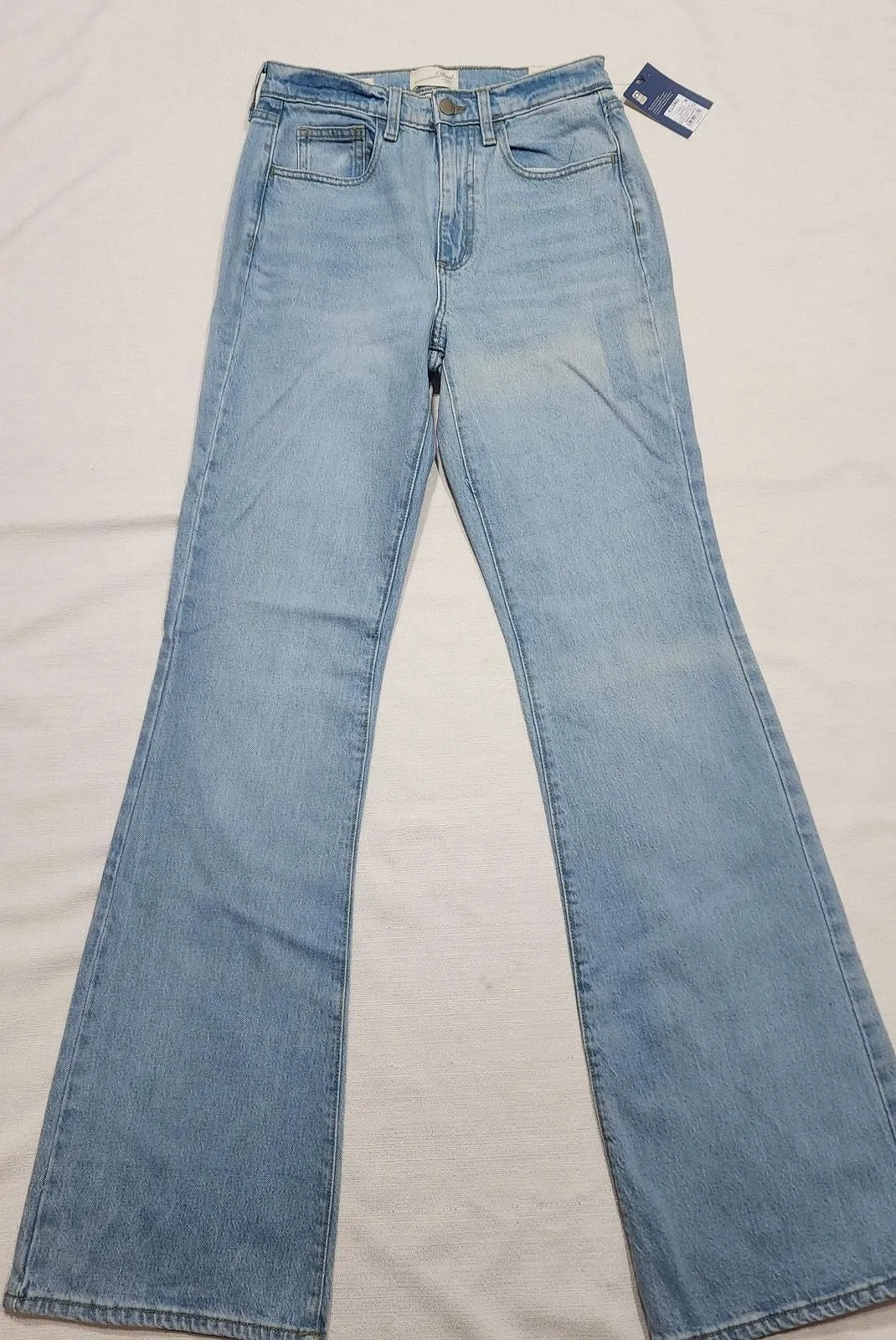 Product image for Universal thread fitted hip & thigh Flared leg long size 4 waist 28 length 45'' - new-with-tags - Univsersal thread