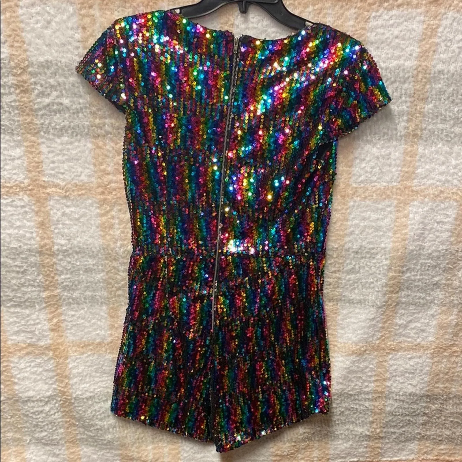 Listing Image Blurred Background
