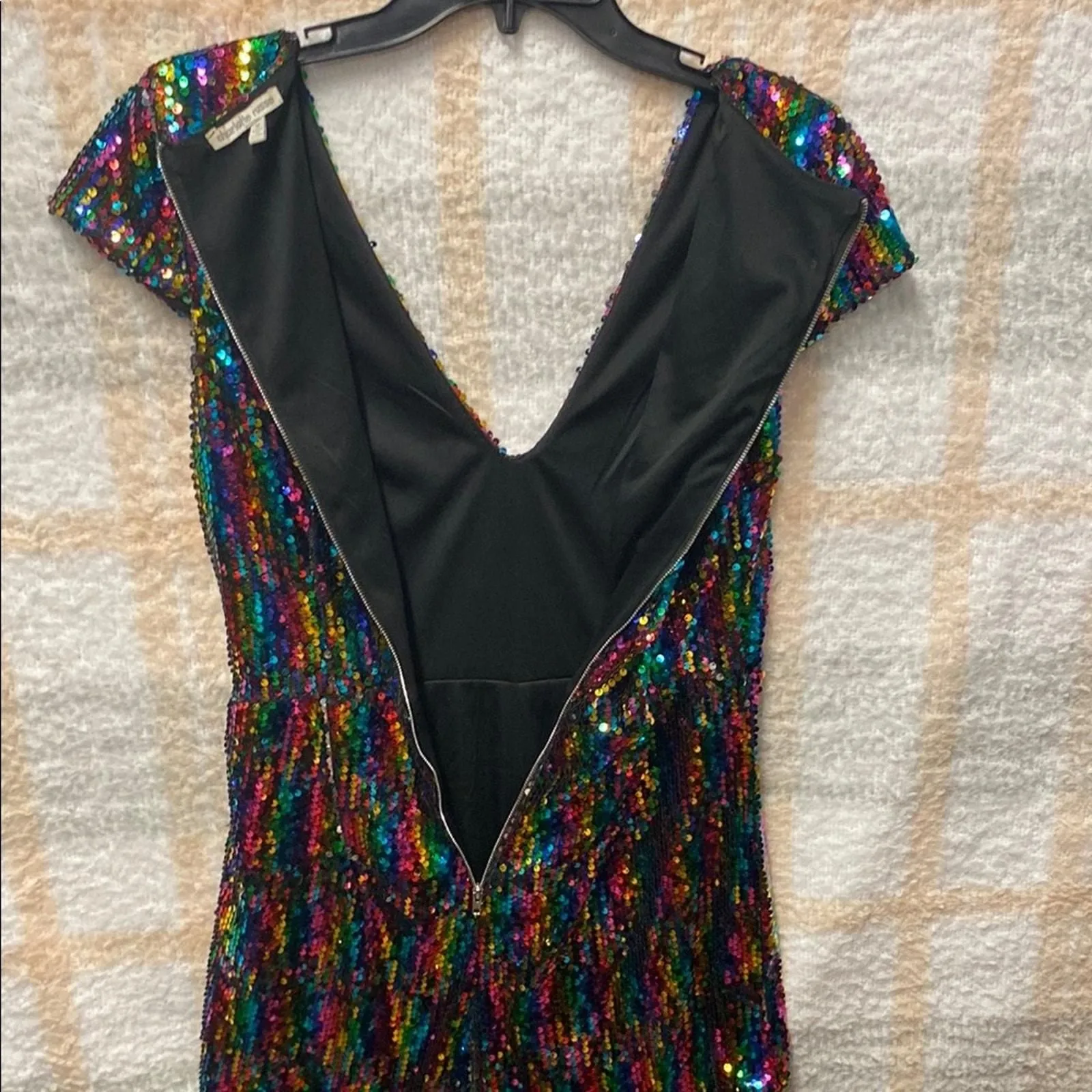 Listing Image Blurred Background