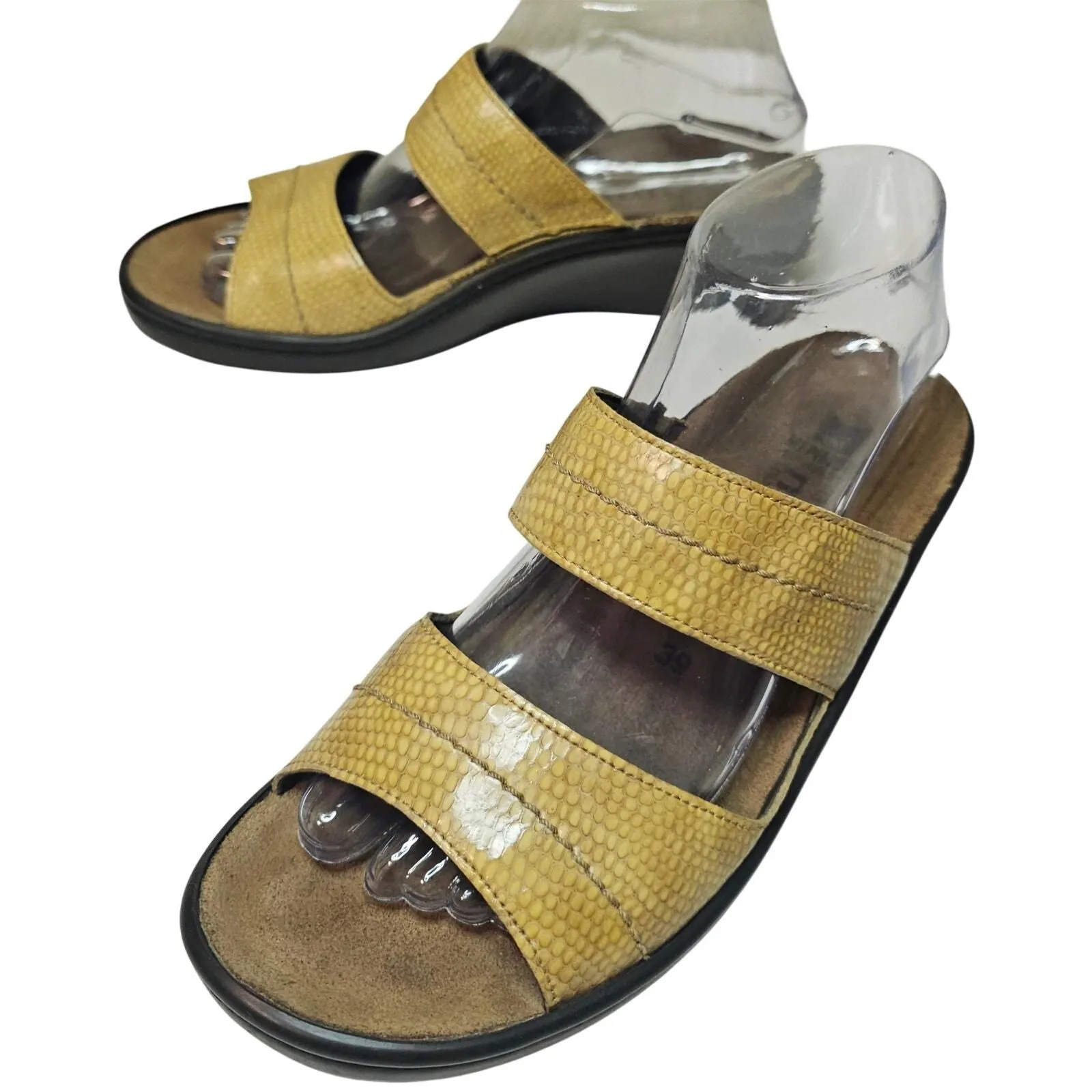 Product image for Mephisto Mobils Uluria 39 US8 Wedge Slide MustardYellow Pebbled leather Portugal