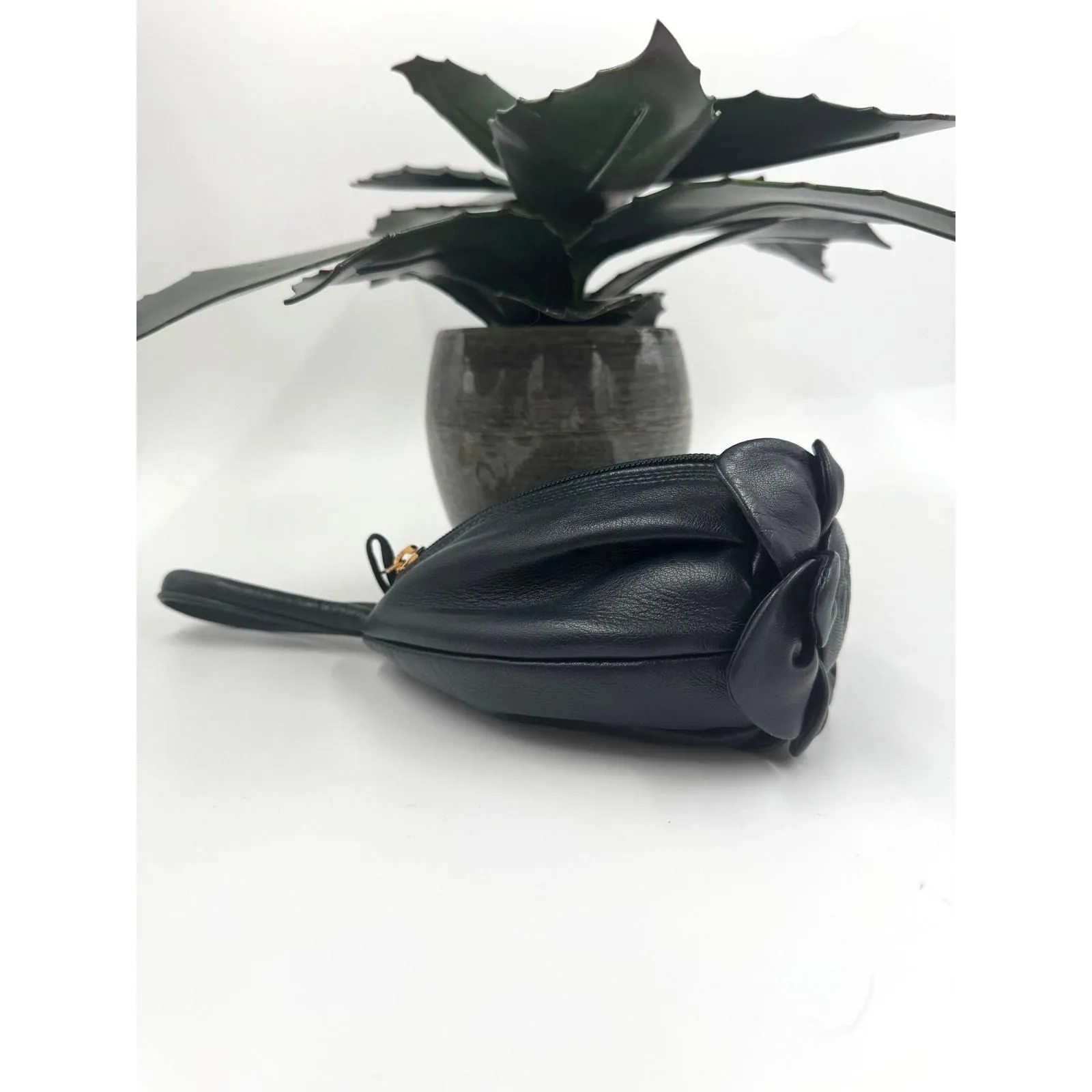 Listing Image Blurred Background