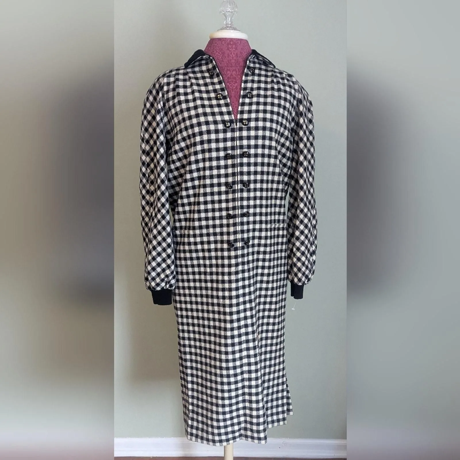 Product image for Valentino Black and White Long Sleeve Collar Button Dress EU 40 - new-with-tags - Valentino