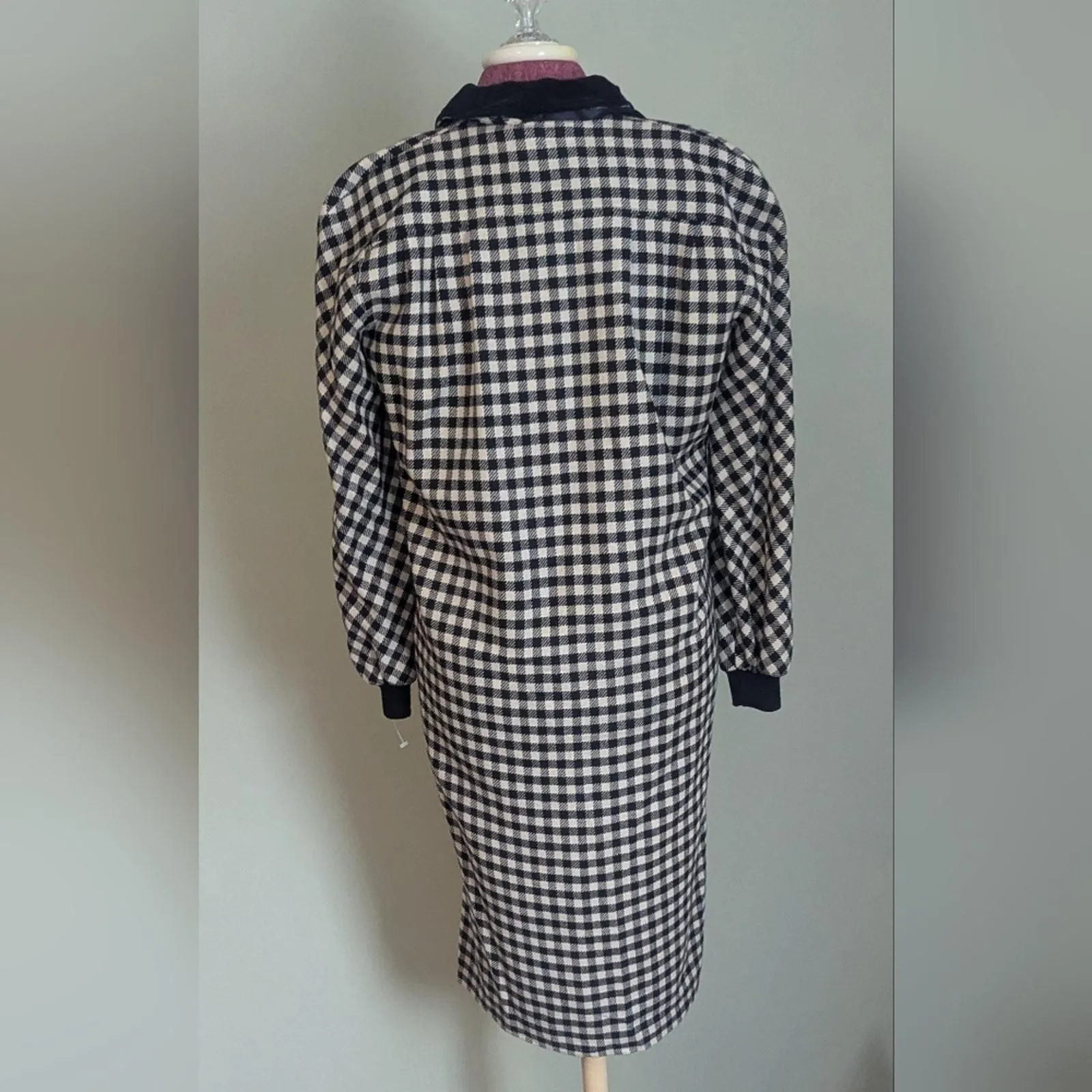 Listing Image Blurred Background