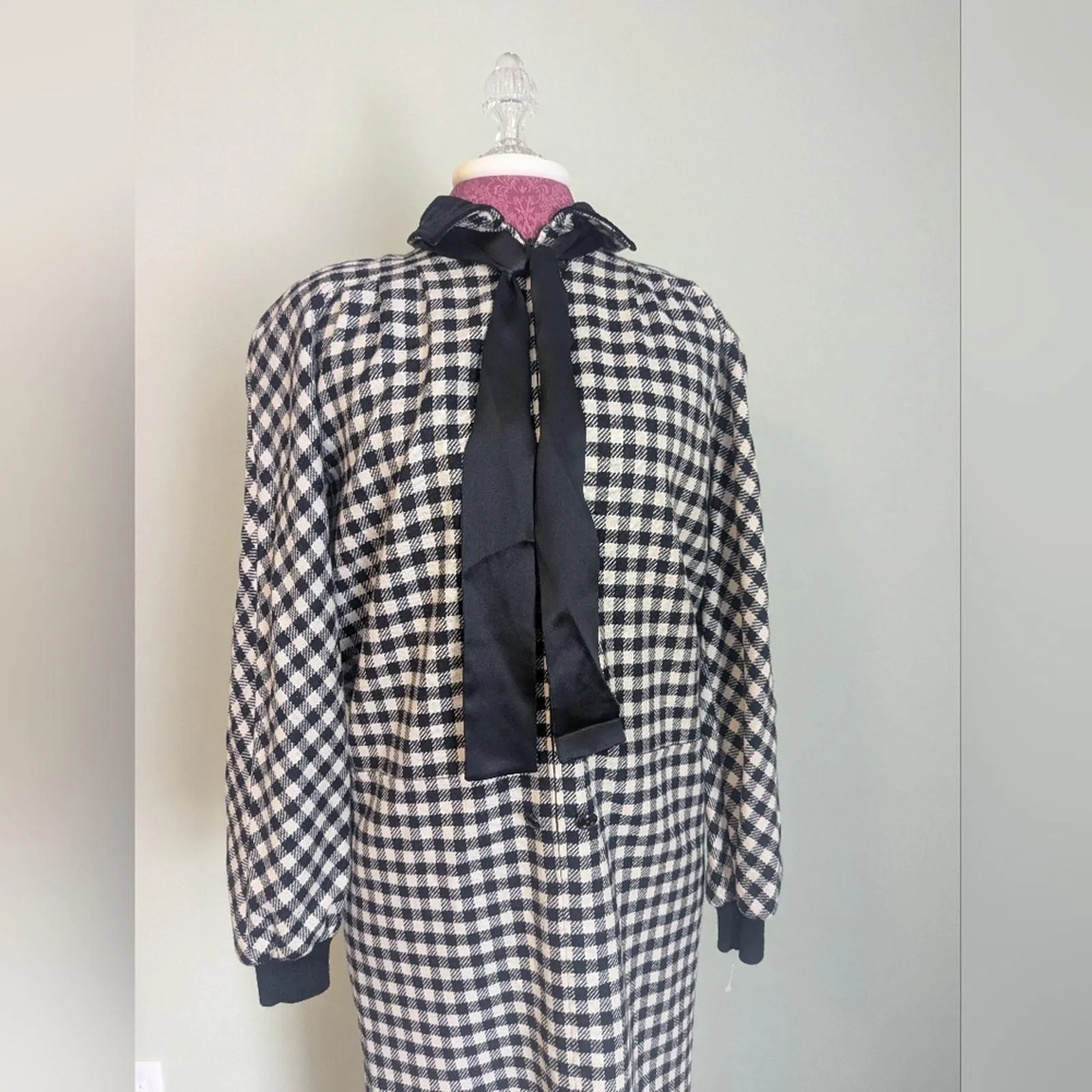Listing Image Blurred Background