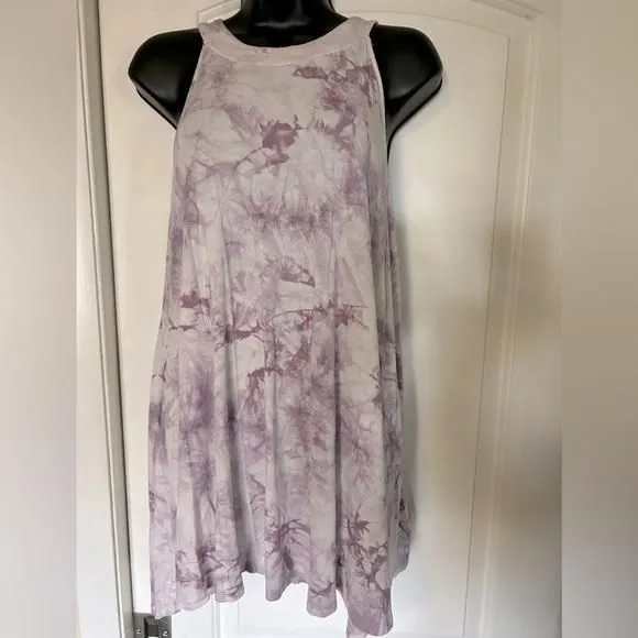 Product image for Olivia sky, top sleeveless,pink/white marble print,button keyhole back.Size med