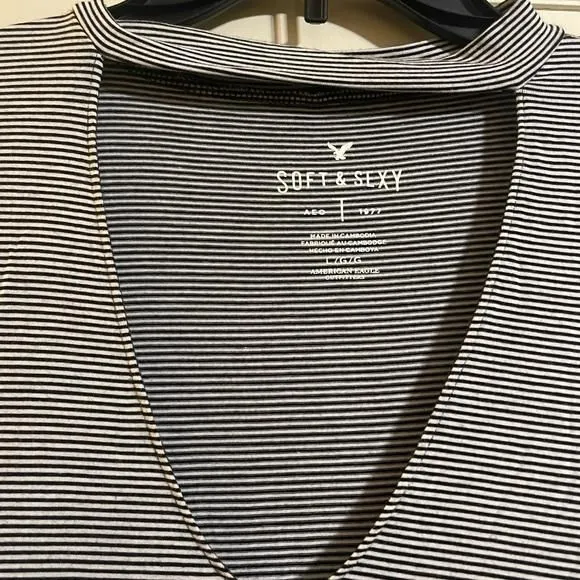 Product image for American Eagle black and white top. Size large.  Good condition.