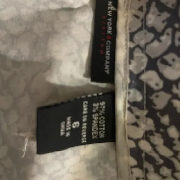 Product image for New York and Company gray snake skin pencil skirt.  Good condition. Size 6