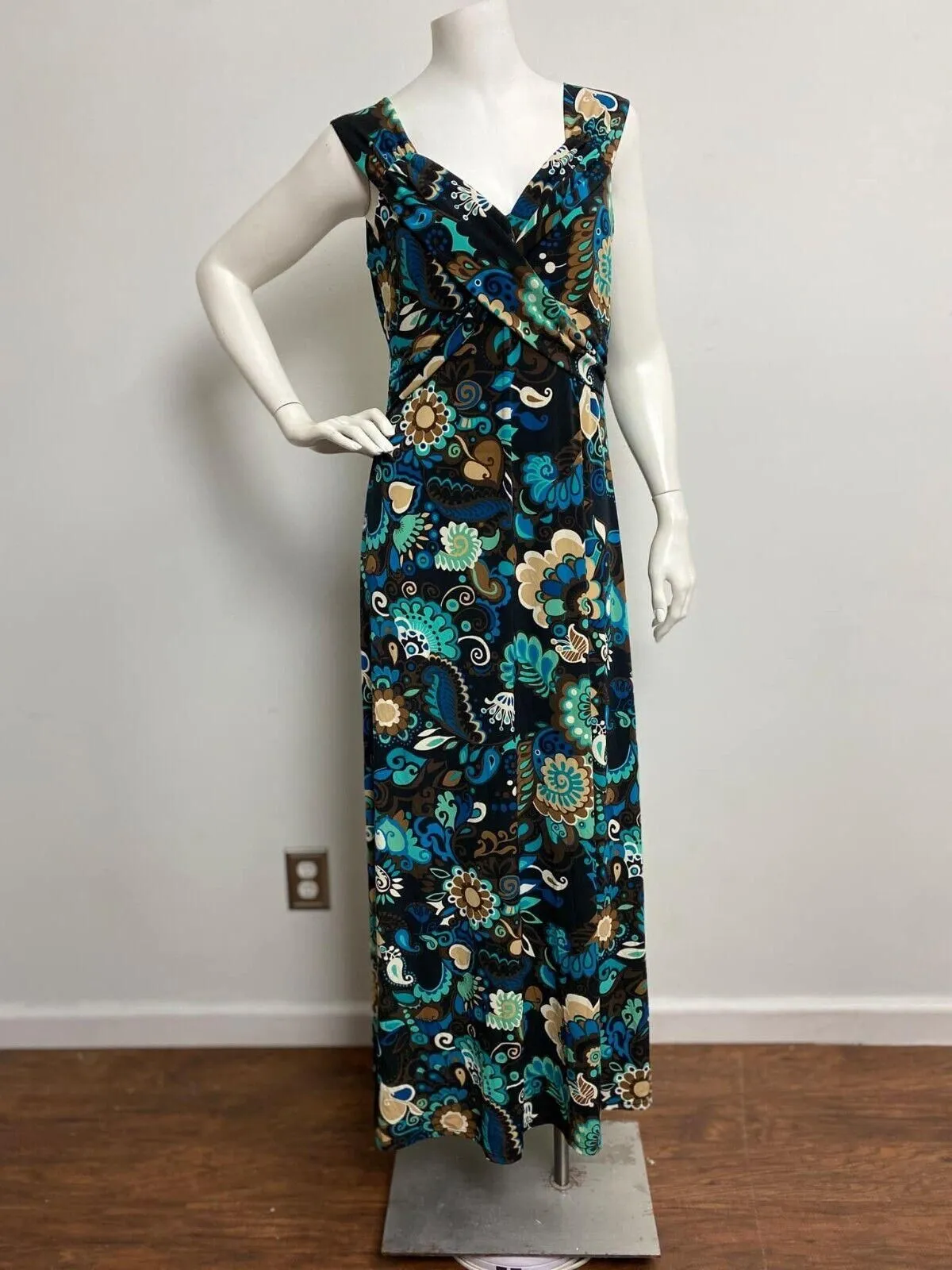 Product image for TIANA B. Women's Multicolored V-neck Sleeveless Maxi Dress Size M - Tiana B