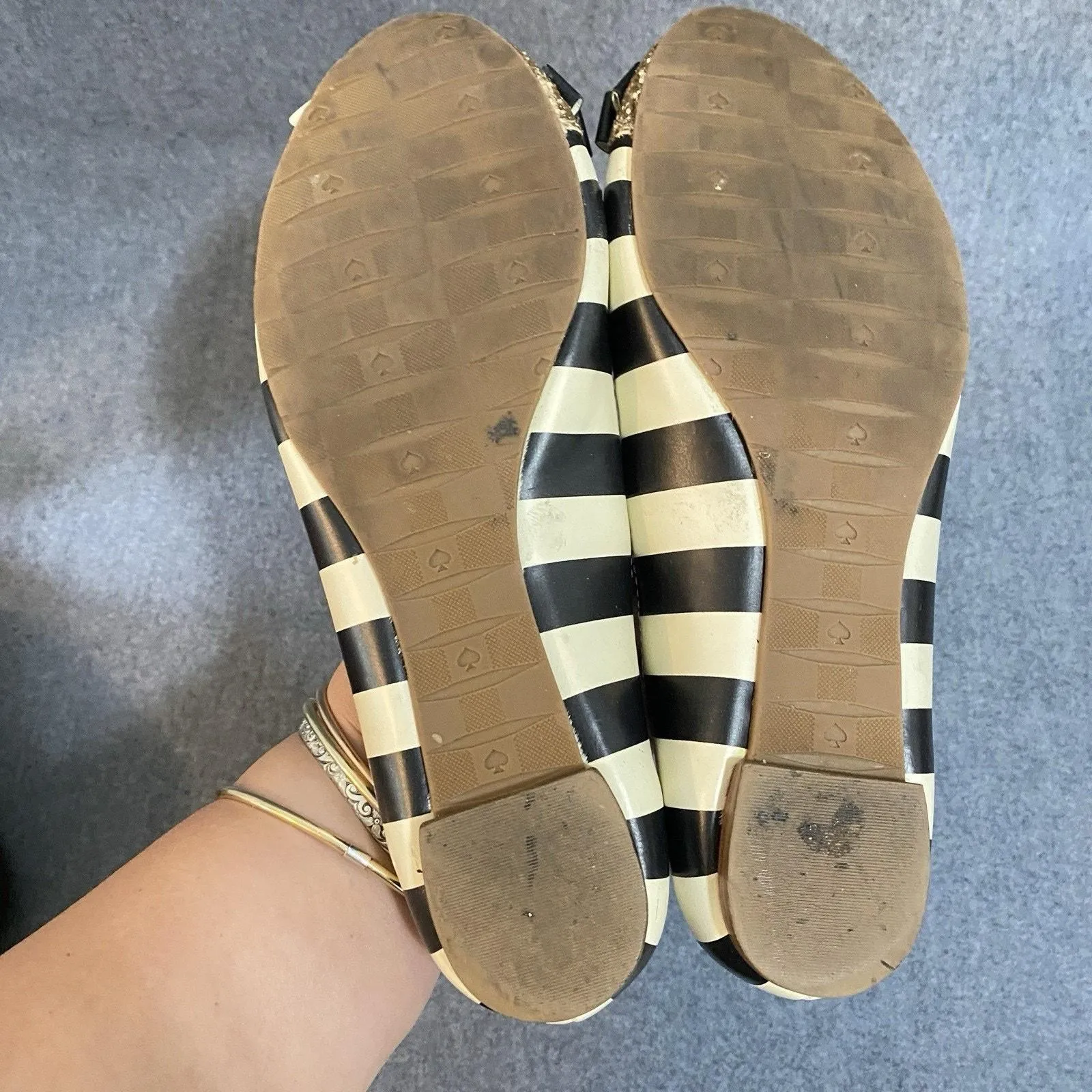 Listing Image Blurred Background