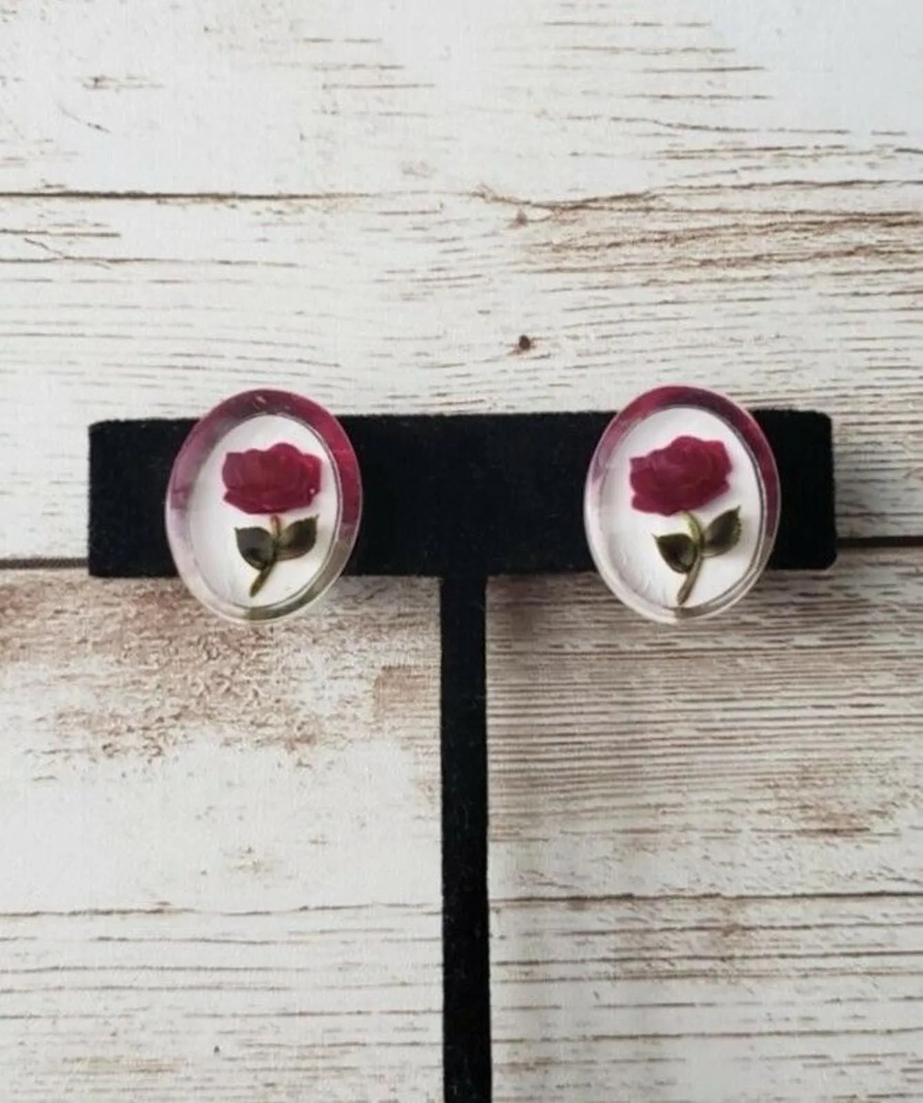Product image for Vintage Screw On/Screw Back Earrings Rose within an Oval - pre-owned---good