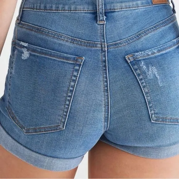 Listing Image Blurred Background