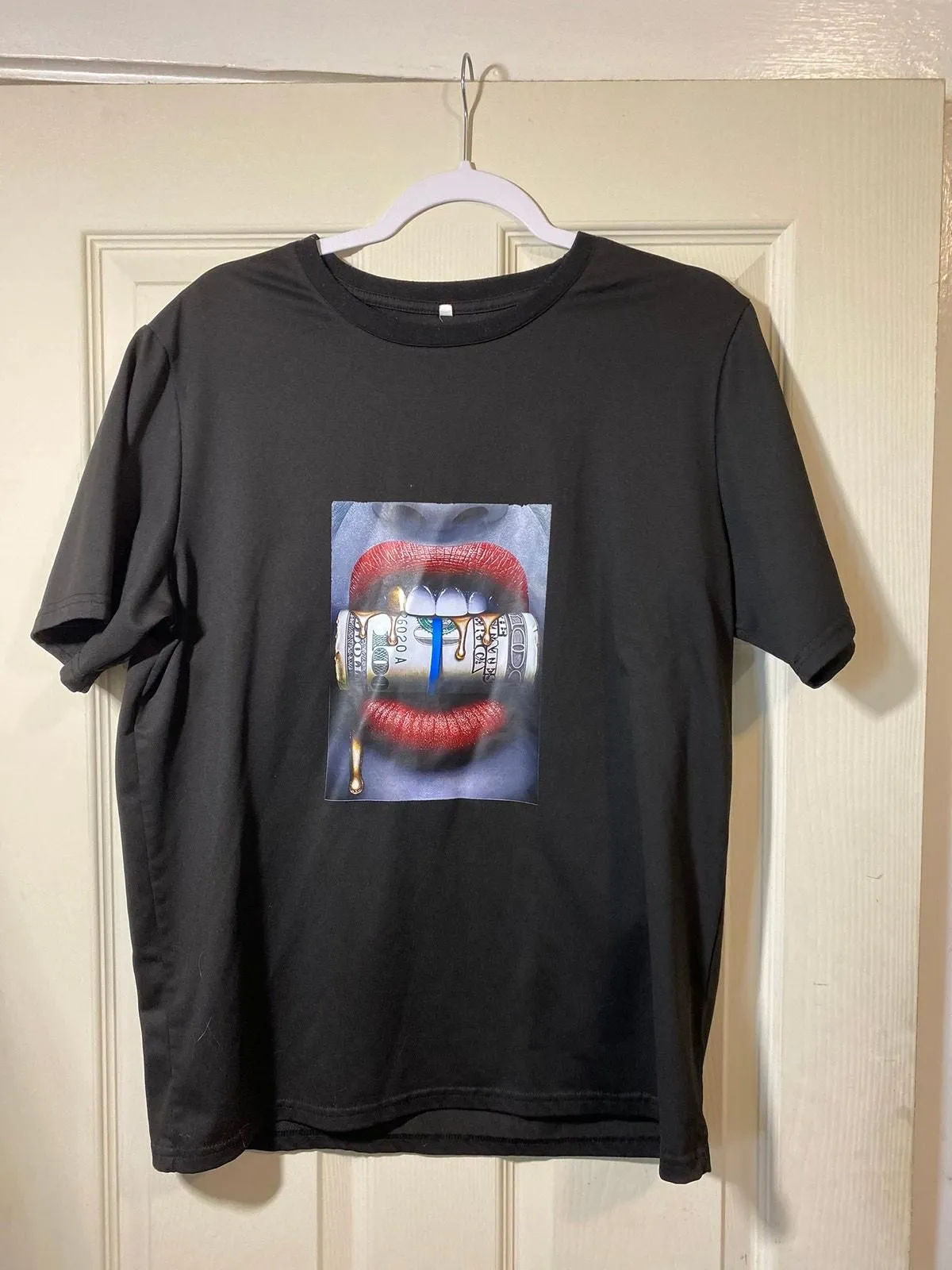 Product image for Women's Black T shirt Gold Teeth, Lips, Money Size Medium - new-without-tags - Title Unknown