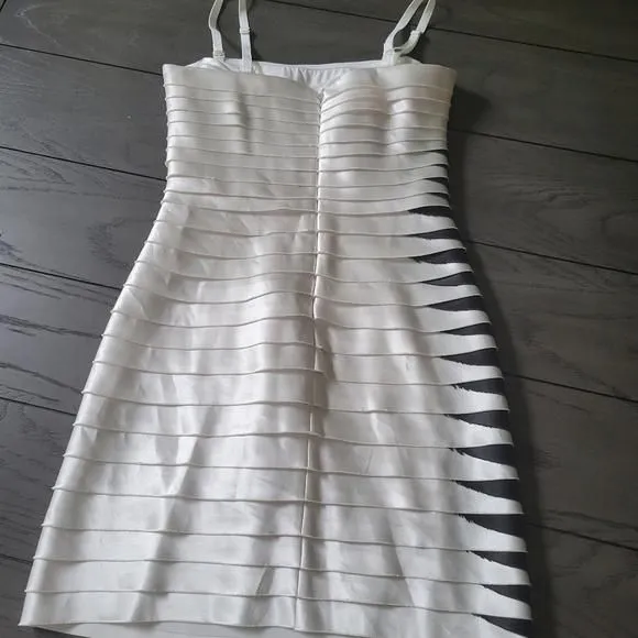 Listing Image Blurred Background
