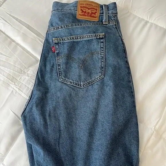 Product image for Levis 501 high waisted mom jeans