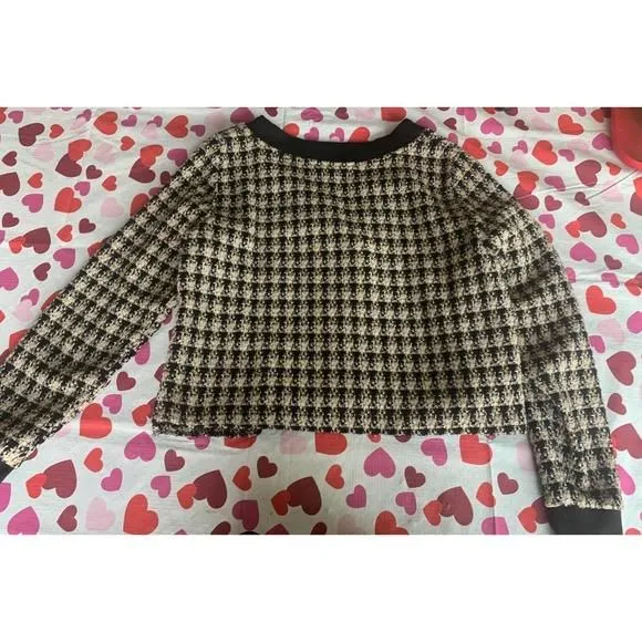 Listing Image Blurred Background