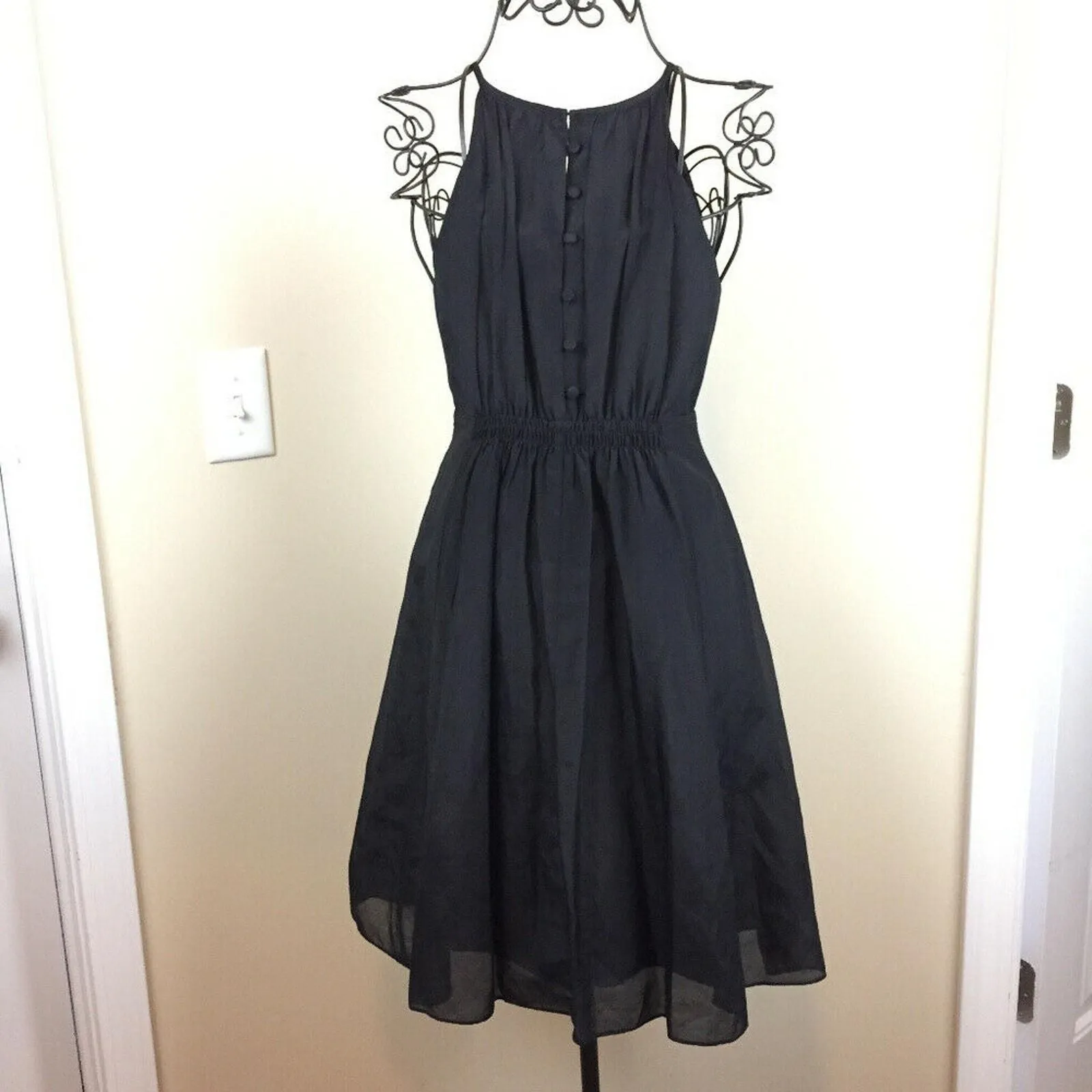 Listing Image Blurred Background
