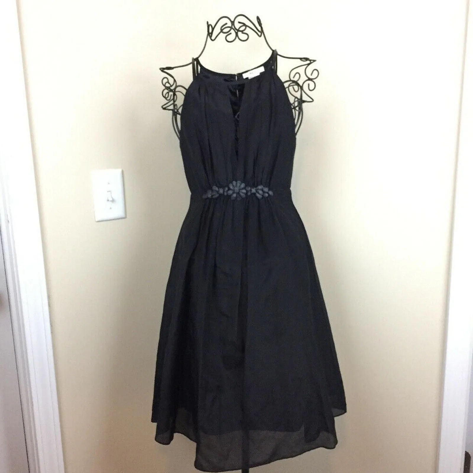 Listing Image Blurred Background