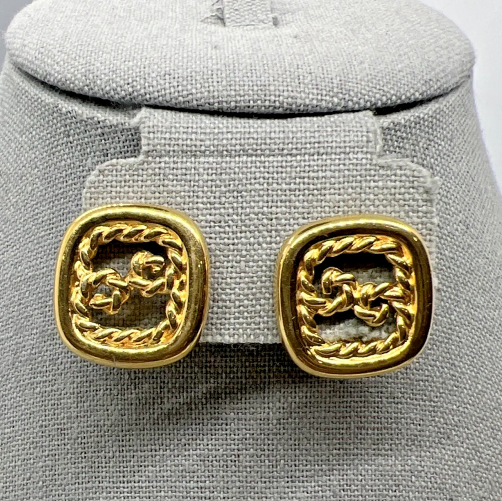Product image for Vintage Monet Gold Tone Rope Chain Link Clip On Earrings Square Bold