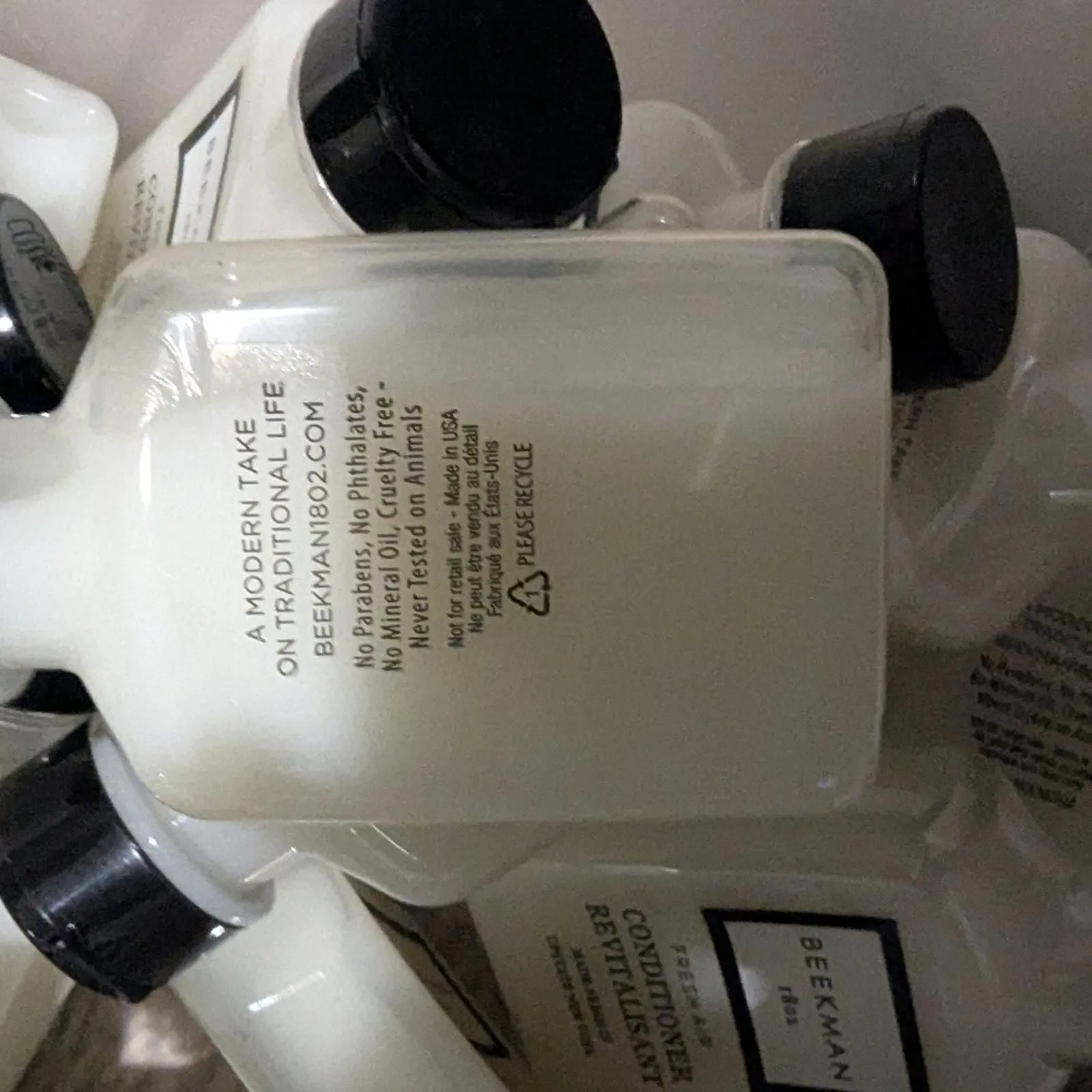 Listing Image Blurred Background