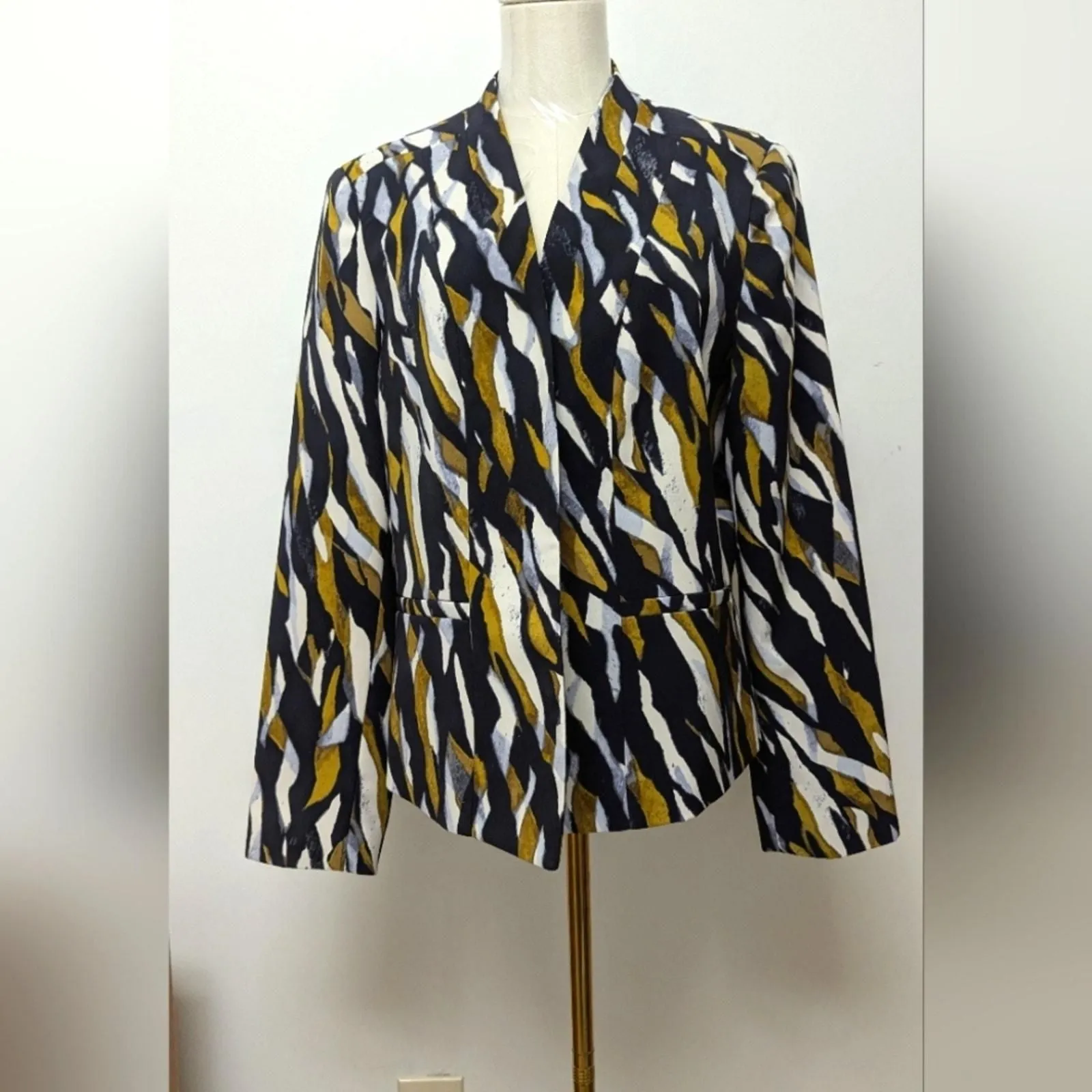 Product image for Reg $125 Kasper Black and Gold Blazer Artistic Print Size M/L - pre-owned---good - Kasper
