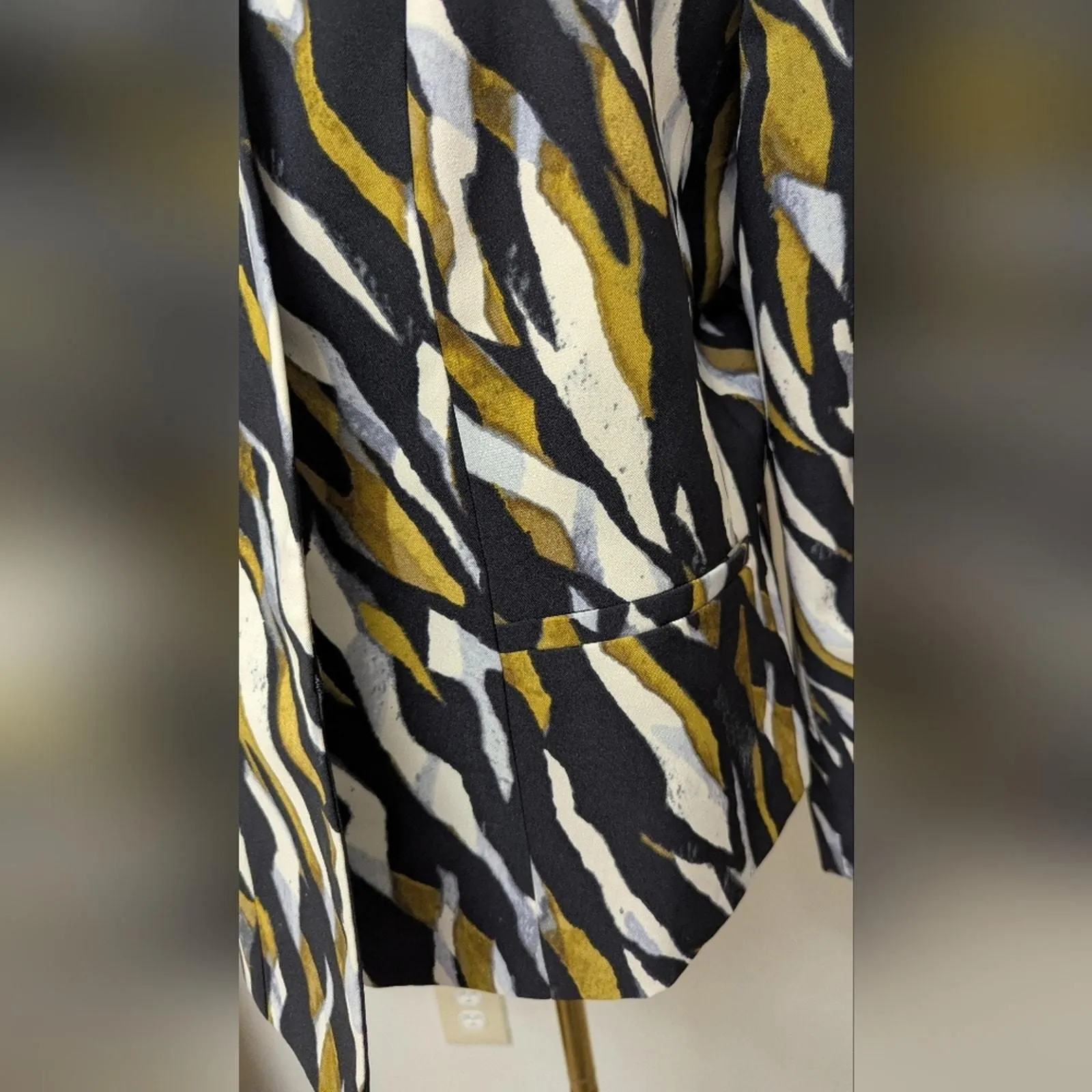 Listing Image Blurred Background