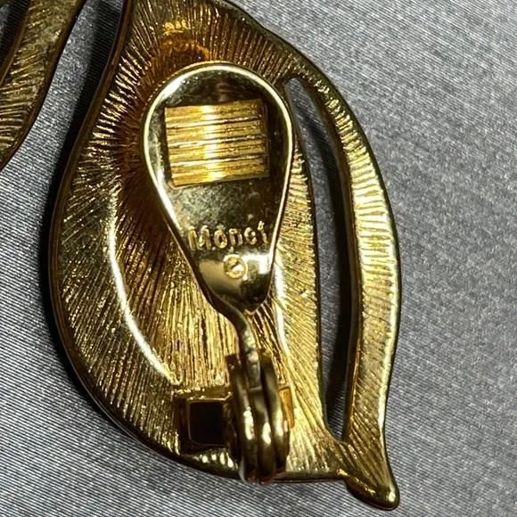 Listing Image Blurred Background