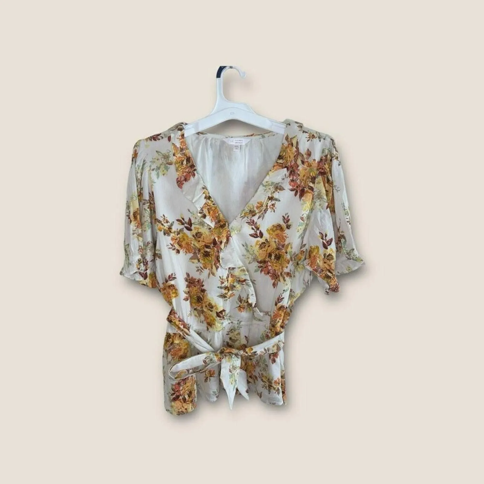 Lauren Conrad Ruffle Front Wrap Top - LC Lauren Conrad · Whatnot: Shop,  Sell, Connect, image size:1600x1600