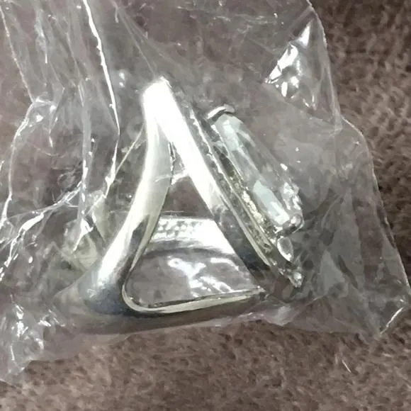 Product image for 40. Teardrop Ring
2012 Paula Abdul Licensed 
Size 8