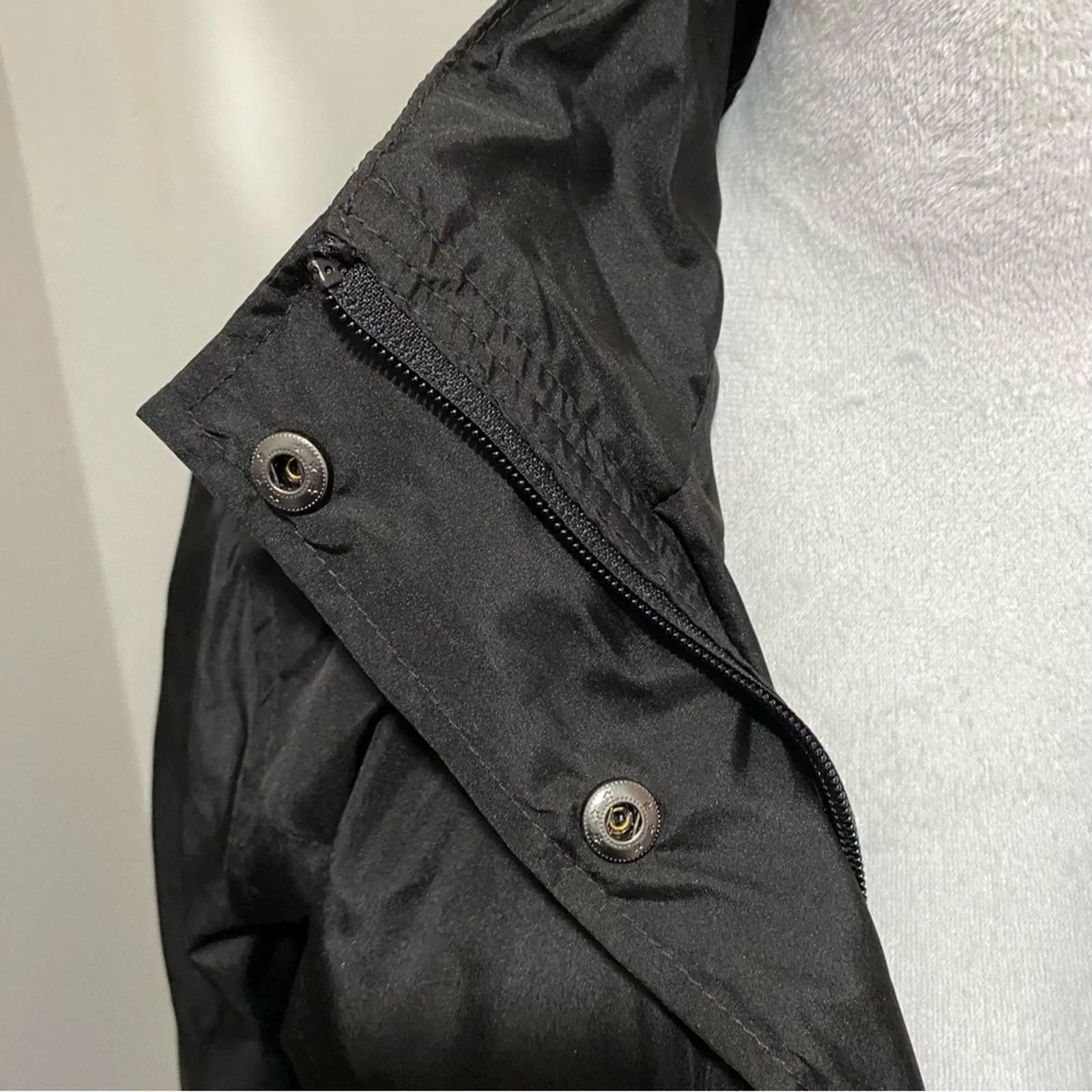 Listing Image Blurred Background