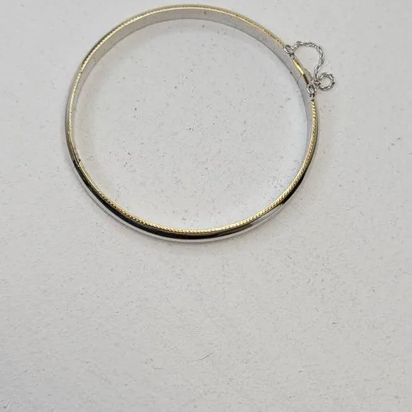Listing Image Blurred Background