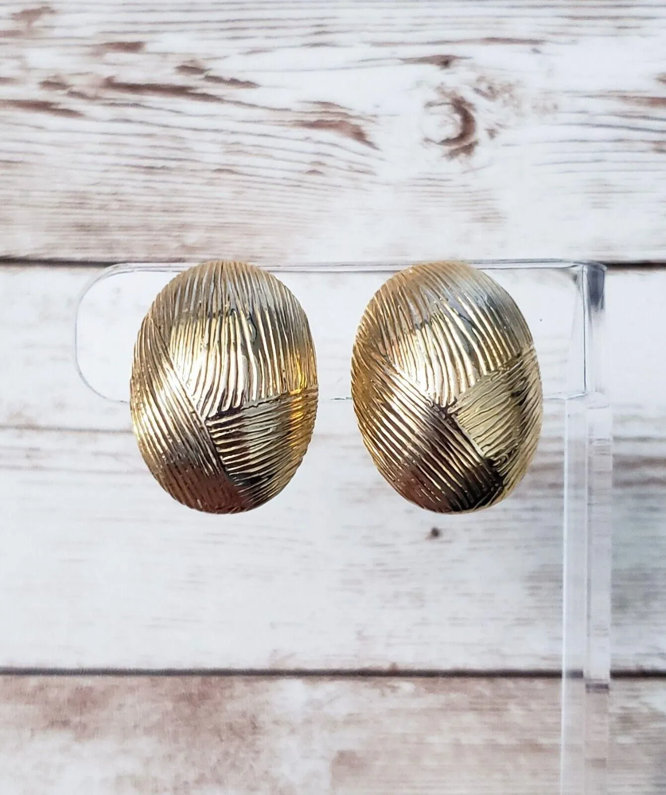 Product image for Vintage Clip On Earrings - Gold Tone Line Pattern Oval 1 & 1/8" - pre-owned---good