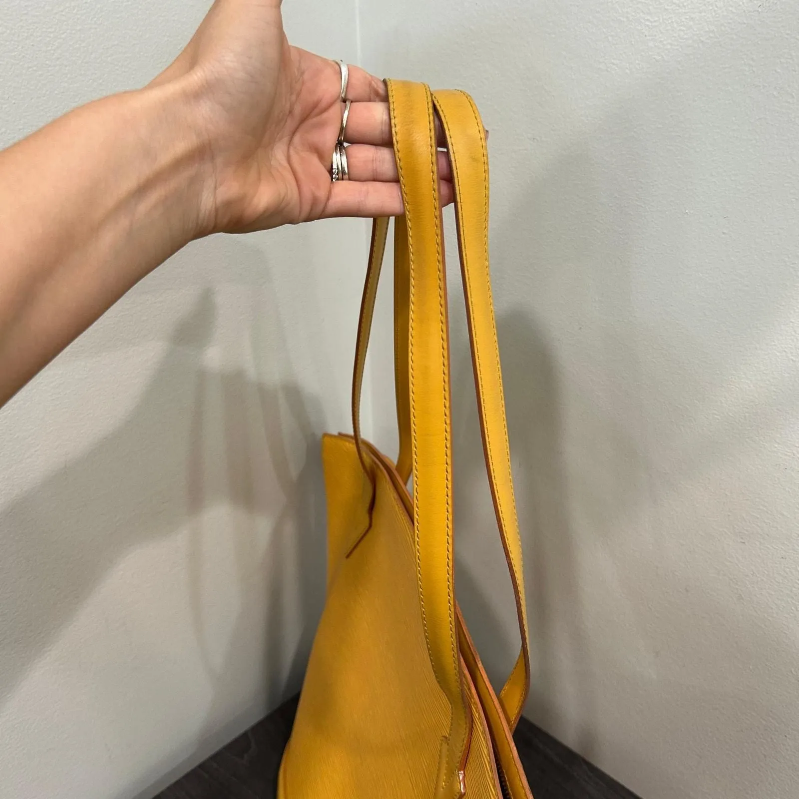 Listing Image Blurred Background