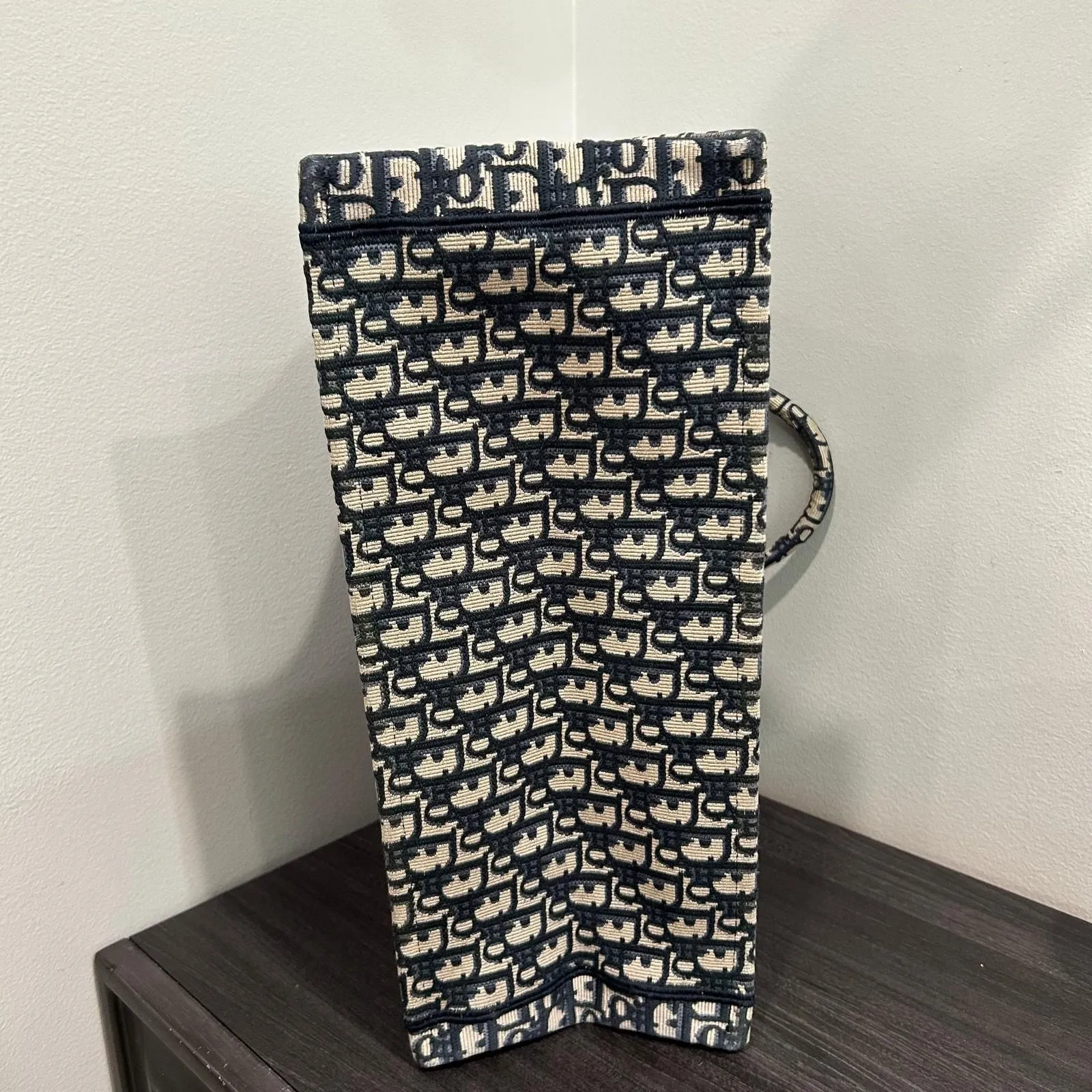 Listing Image Blurred Background
